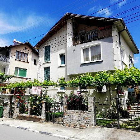 Къща За Гости Стойнови Pavel Banya Exterior photo